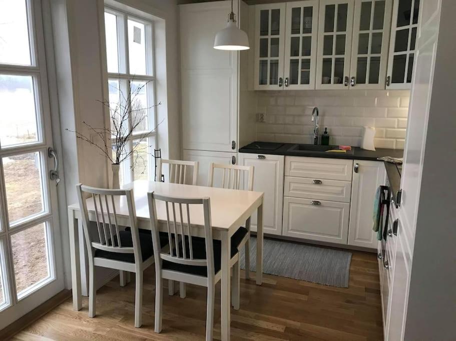 Mysig Stuga Med Sjoetomt, Naera Jaervsoebacken Ngoại thất bức ảnh